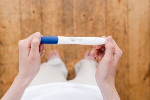 Imagen genérica de un test de embarazo para aludir al Día de Acción Global por un aborto legal y seguro